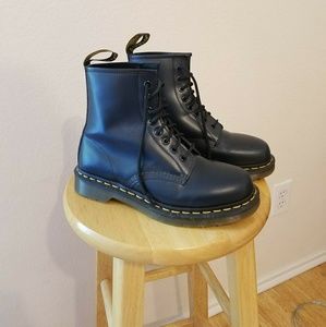 8.5 Navy Blue Leather 1460 DR. MARTENS